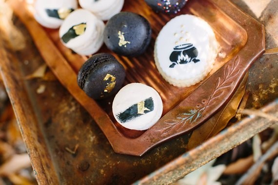 halloween macarons