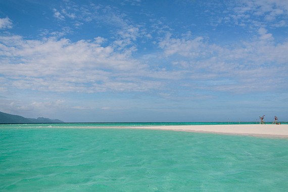 Sandbar elopement in Fiji