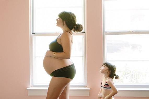 mama daughter maternity photos