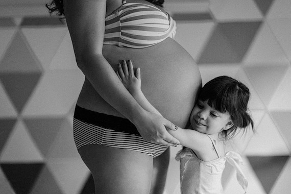 mama daughter maternity photos