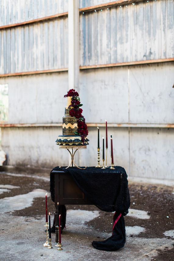 Black and gold wedding cake