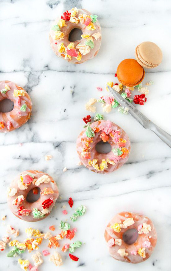 Macaroon donuts