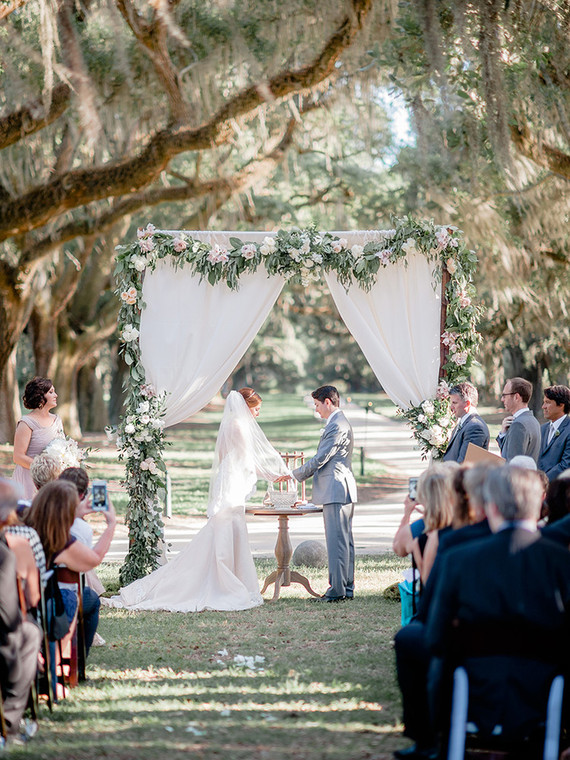 Outdoor Charleston wedding ceremony
