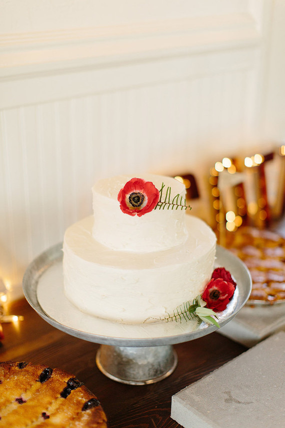 Simple white wedding cake