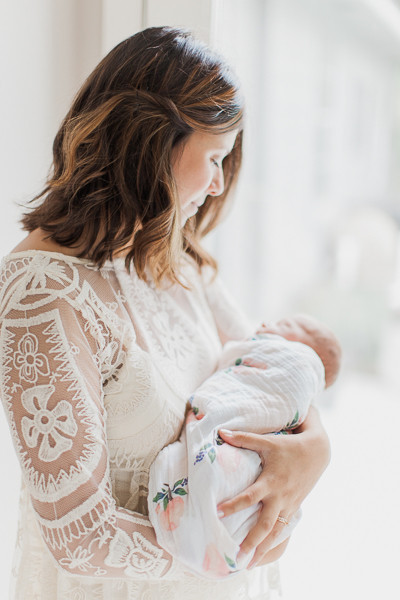 mother daughter newborn photos