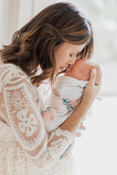 mother daughter newborn photos