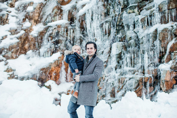 Snowy family photos in Canada