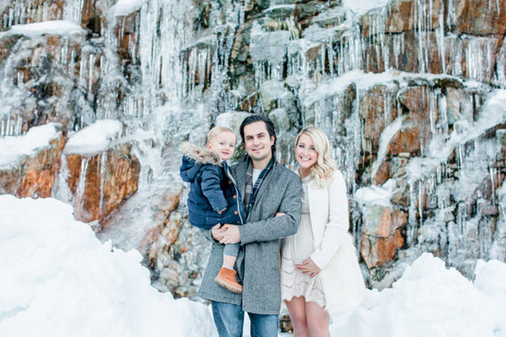 Snowy family photos in Canada