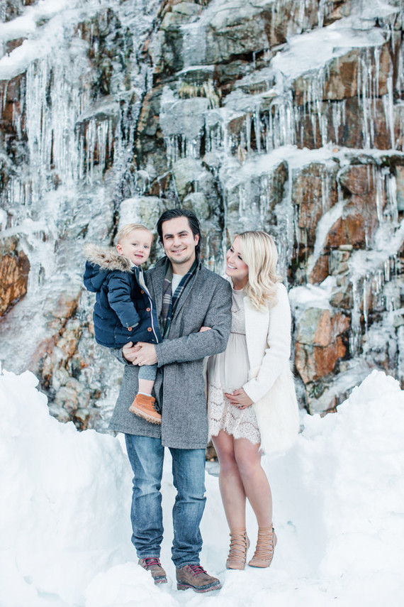 Snowy family photos in Canada