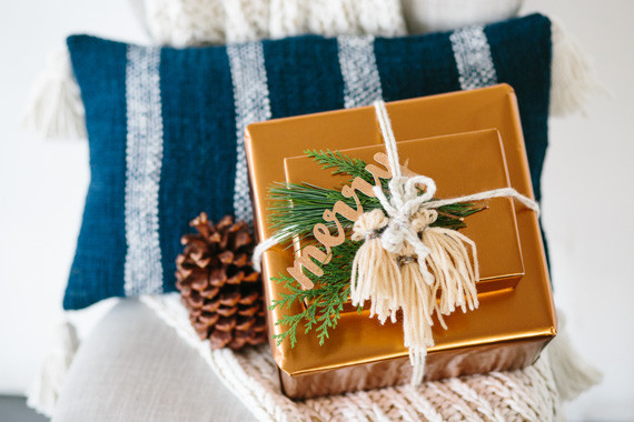 Modern gold holiday gift wrap ideas