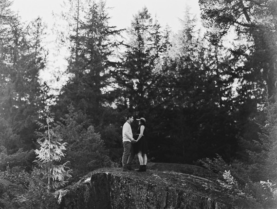 mountain maternity photos in Canada Inspiration