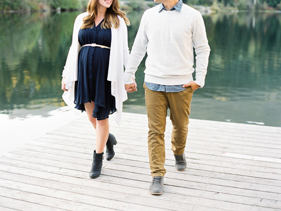 mountain maternity photos in Canada Inspiration