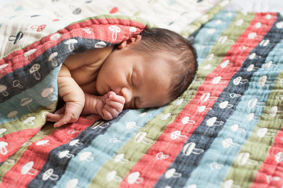 lifestyle newborn photos