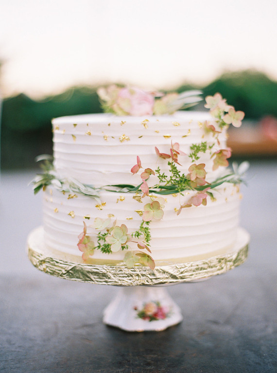Elegant garden wedding cake