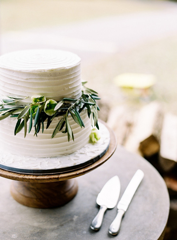 Rustic wedding cake