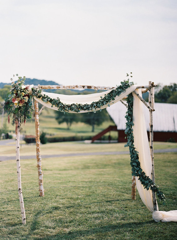 Rustic Tennessee ceremony altar