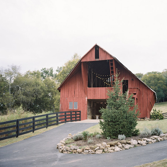 Rustic Tennessee barn wedding