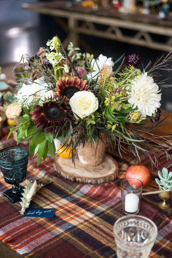 Rustic fall wedding decor