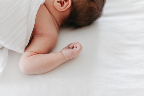 lifestyle newborn photos