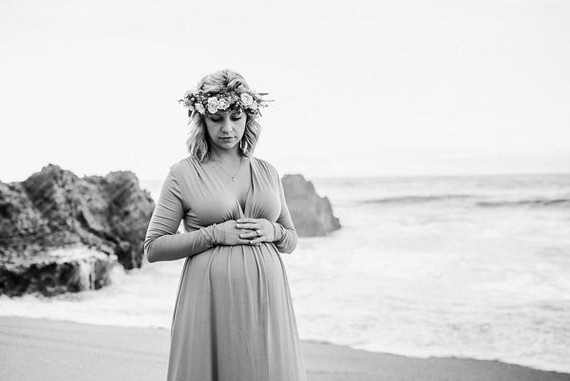 black and white beach maternity photos