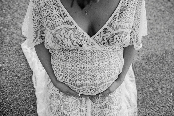 black and white beach maternity photos