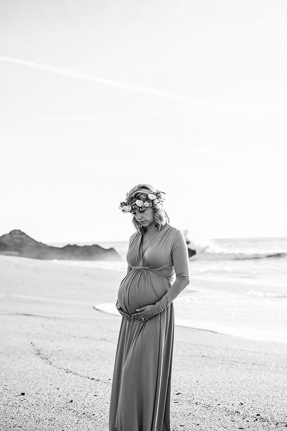 black and white beach maternity photos