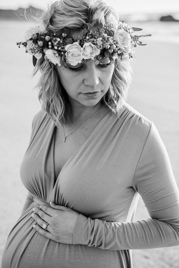 black and white beach maternity photos