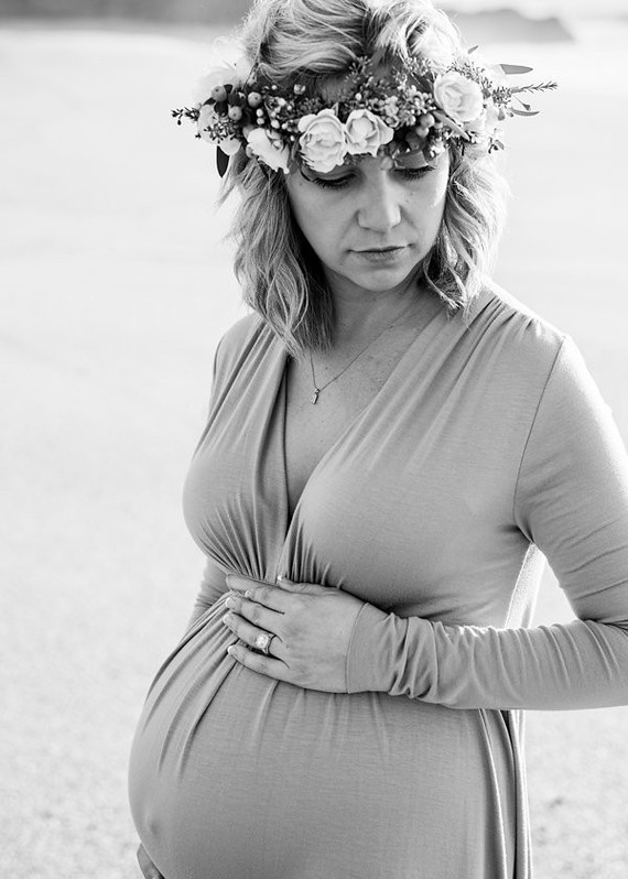 black and white beach maternity photos