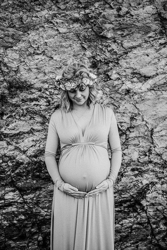 black and white beach maternity photos
