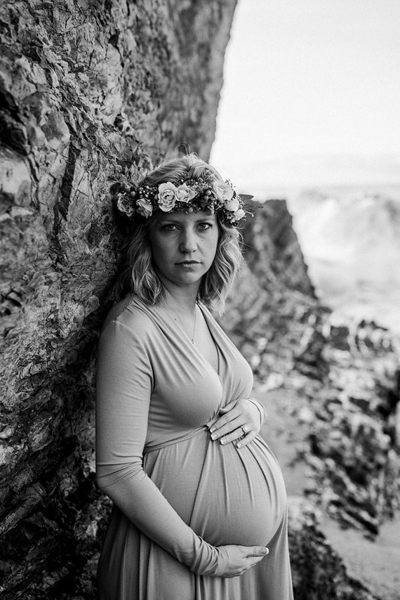 black and white beach maternity photos