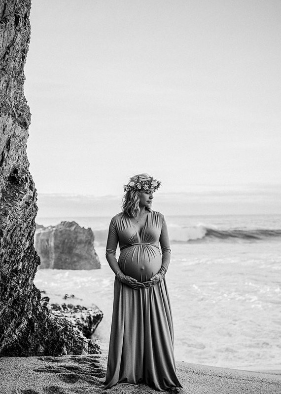 black and white beach maternity photos