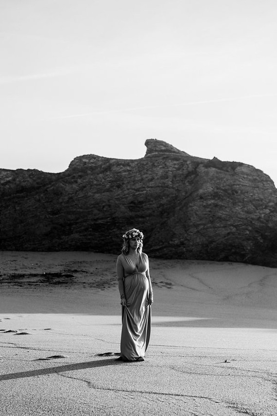 black and white beach maternity photos