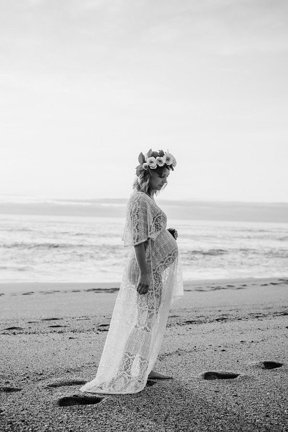 black and white beach maternity photos