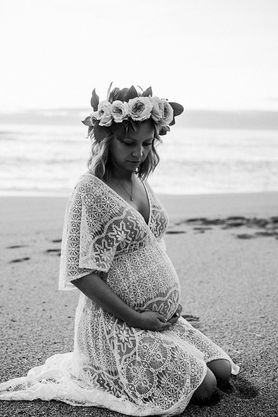 black and white beach maternity photos