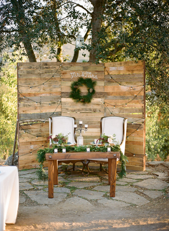 Rustic sweetheart table backdrop Inspiration