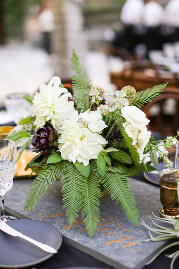 Modern California wedding florals