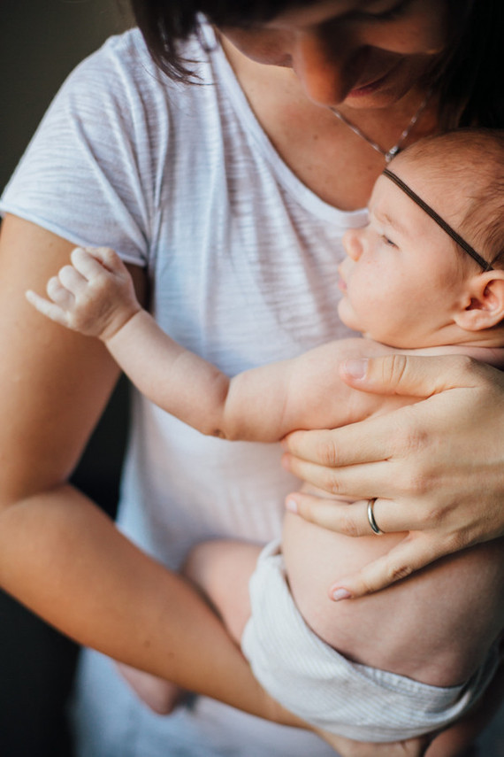 intimate newborn photos at home