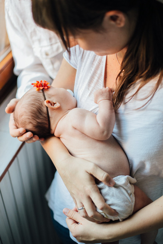 intimate newborn photos at home