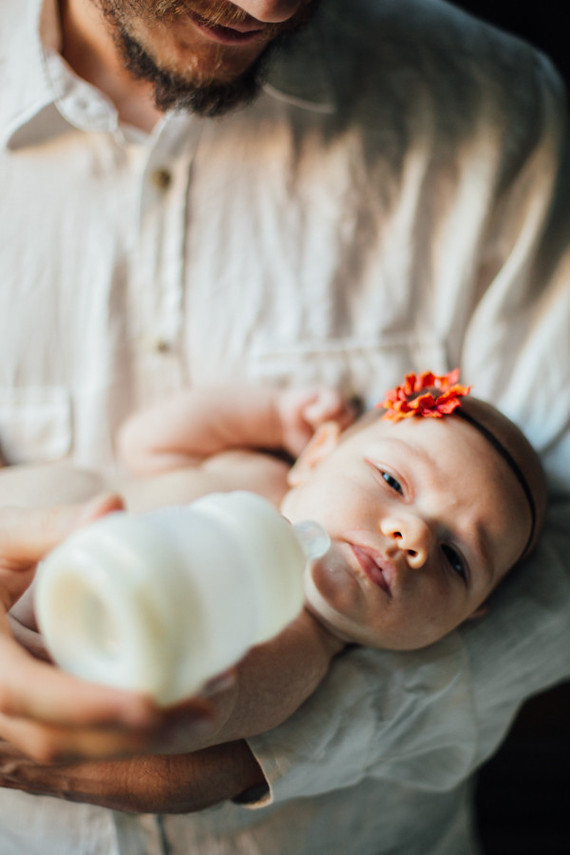 intimate newborn photos at home