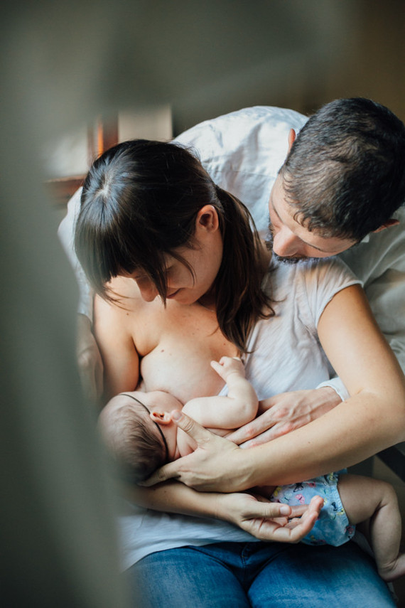 intimate newborn photos at home