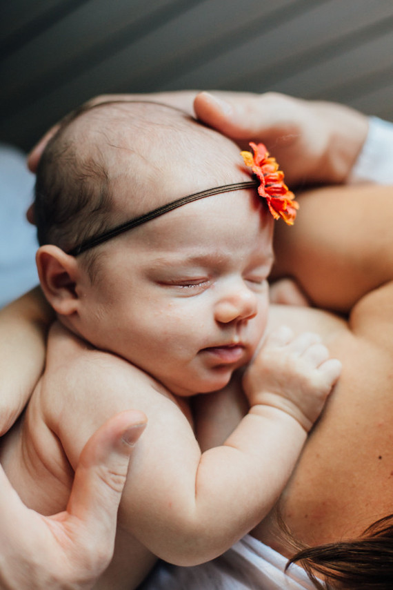 intimate newborn photos at home