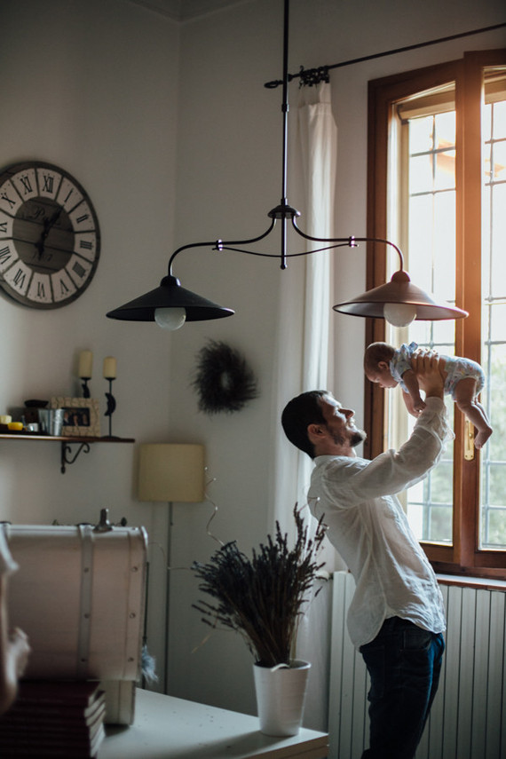 intimate newborn photos at home