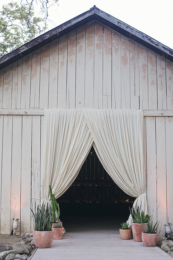 California barn reception