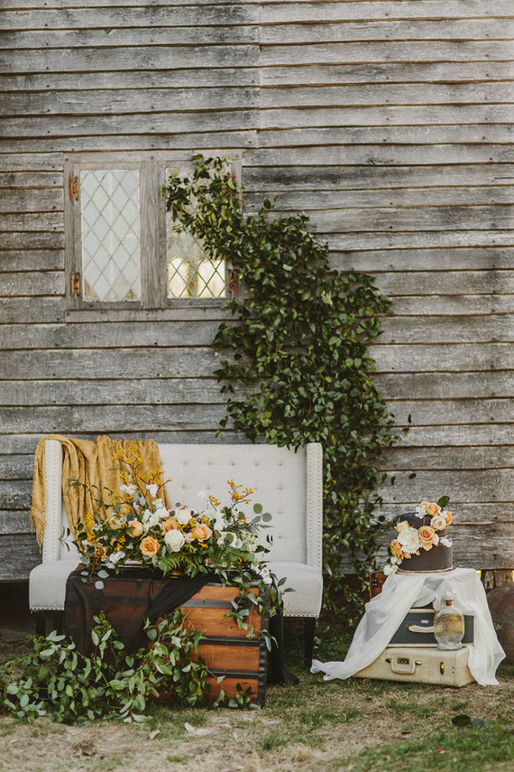 Gold and black wedding ideas