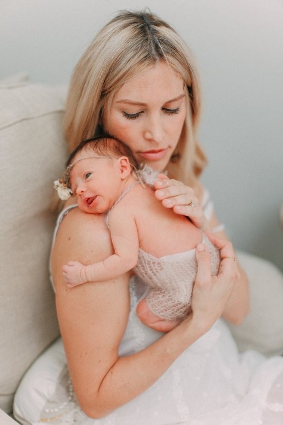 mother daughter newborn photos