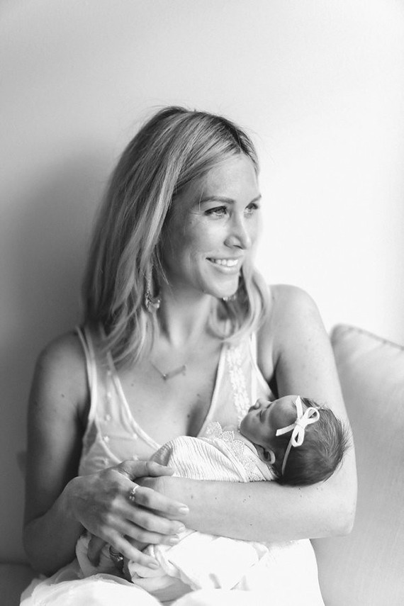 mother daughter newborn photos