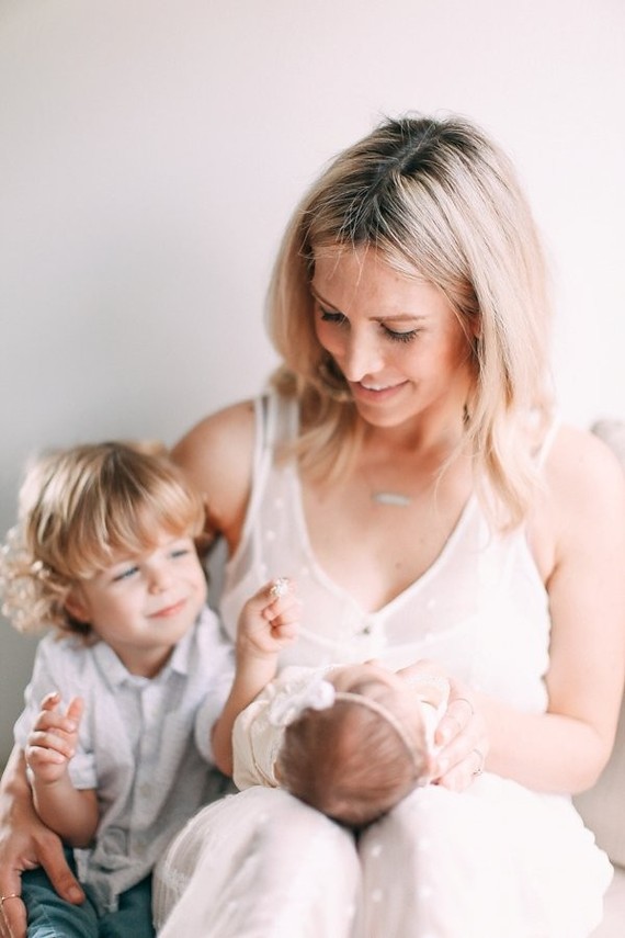 mother daughter newborn photos