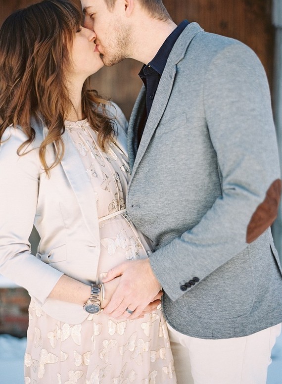 Winter maternity photos by Chris Isham