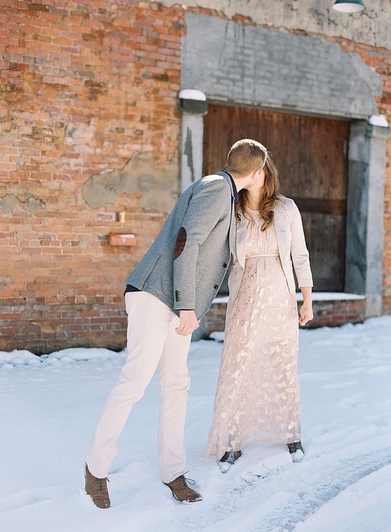 Winter maternity photos by Chris Isham