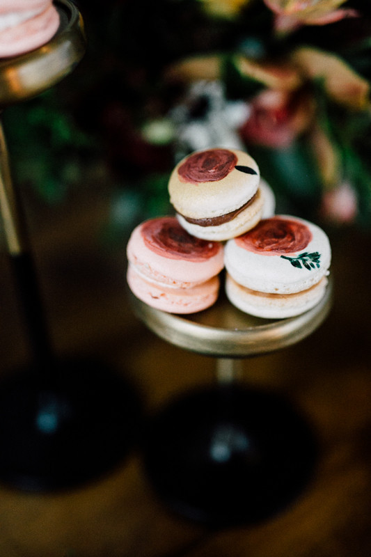 Floral macarons